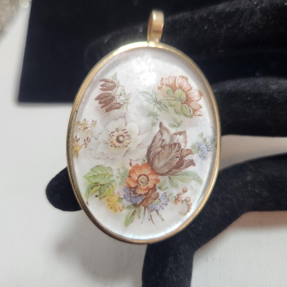 Vintage Floral‎ Oval Pendant Gold Tone Cottagecore Jewelry